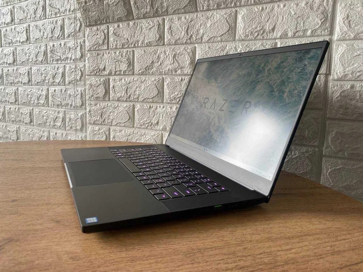 Ноутбук Razer Blade 15 6 FHD IPS 144Hz i7 8750H 32Gb SSD 512Gb RTX2080