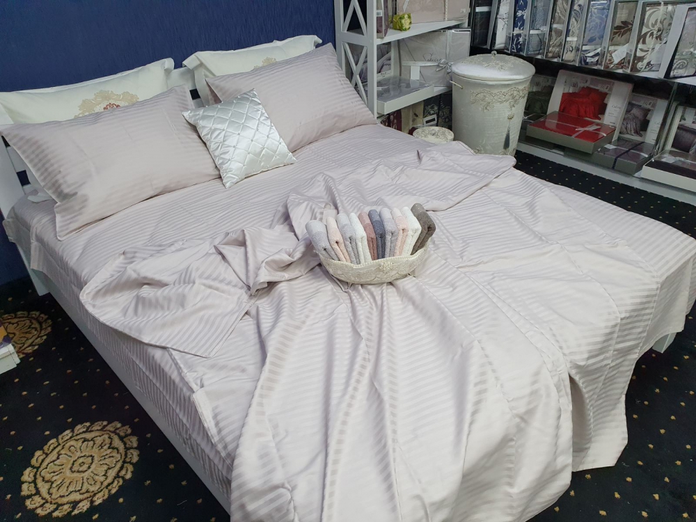 Комплект постельного белья Komfort-tekstil Сатин Stripe PREMIUM, ASH PINK 1/1см (Двуспальный на резинке)
Комплект постельного белья Komfort-tekstil Сатин Stripe PREMIUM, ASH PINK 1/1см (Двуспальный на резинке)