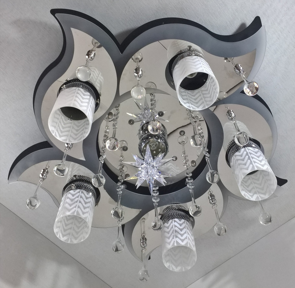 Люстра потолочная Космос с цветной Led подсветкой и автоматическим отключением с пультом (20х58х58 см.) Черный, хром YR-5521/51
Люстра потолочная Космос с цветной Led подсветкой и автоматическим отключением с пультом (20х58х58 см.) Черный, хром YR-5521/51