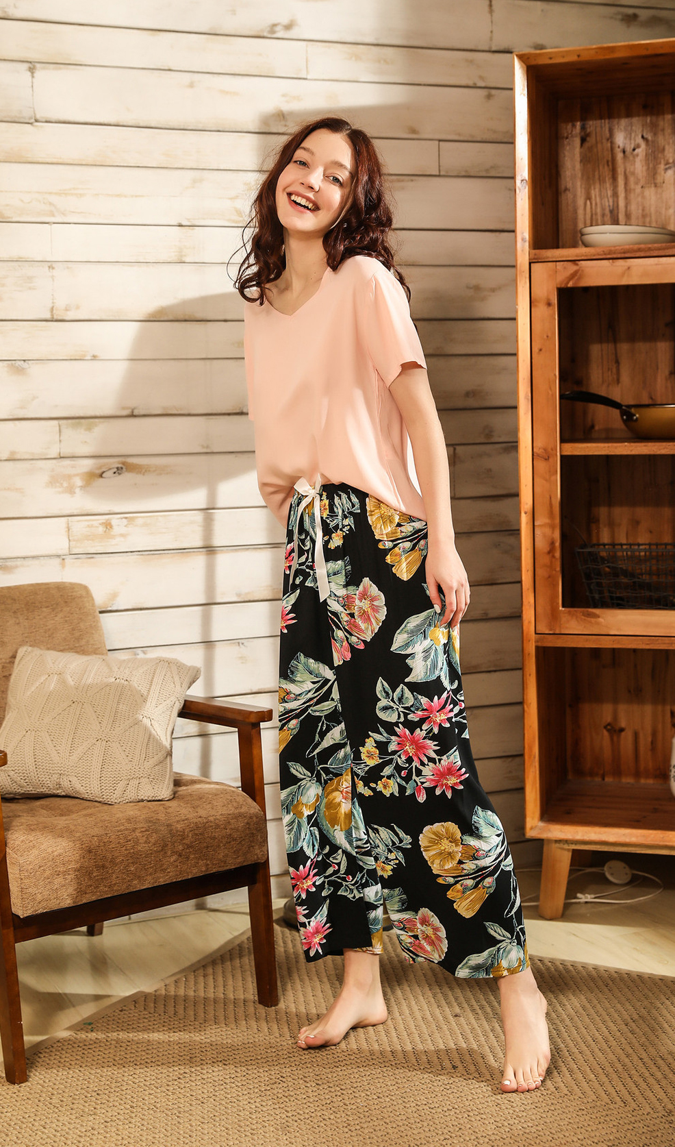 Комплект женский домашний 2 в 1 Flower paints Berni Fashion, Комплект женский домашний 2 в 1 Flower paints Berni Fashion (S)
Комплект женский домашний 2 в 1 Flower paints Berni Fashion, Комплект женский домашний 2 в 1 Flower paints Berni Fashion (S)