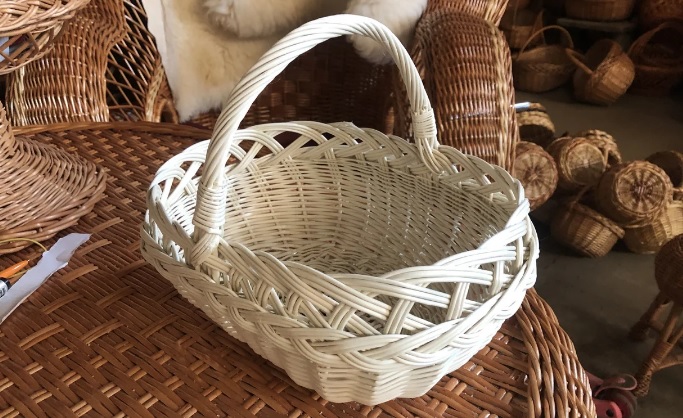 Корзина из лозы белая Ажурная 
Корзина из лозы белая Ажурная