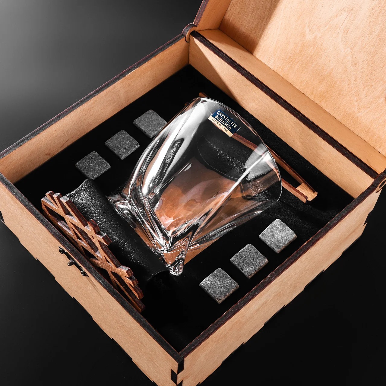 Камни для виски Whiskey stones 6 шт + бокал Bohemia Quadro 340 мл + мешочек из эко кожи + щипцы + 2 костера в светлой деревянной упаковке
Камни для виски Whiskey stones 6 шт + бокал Bohemia Quadro 340 мл + мешочек из эко кожи + щипцы + 2 костера в светлой деревянной упаковке