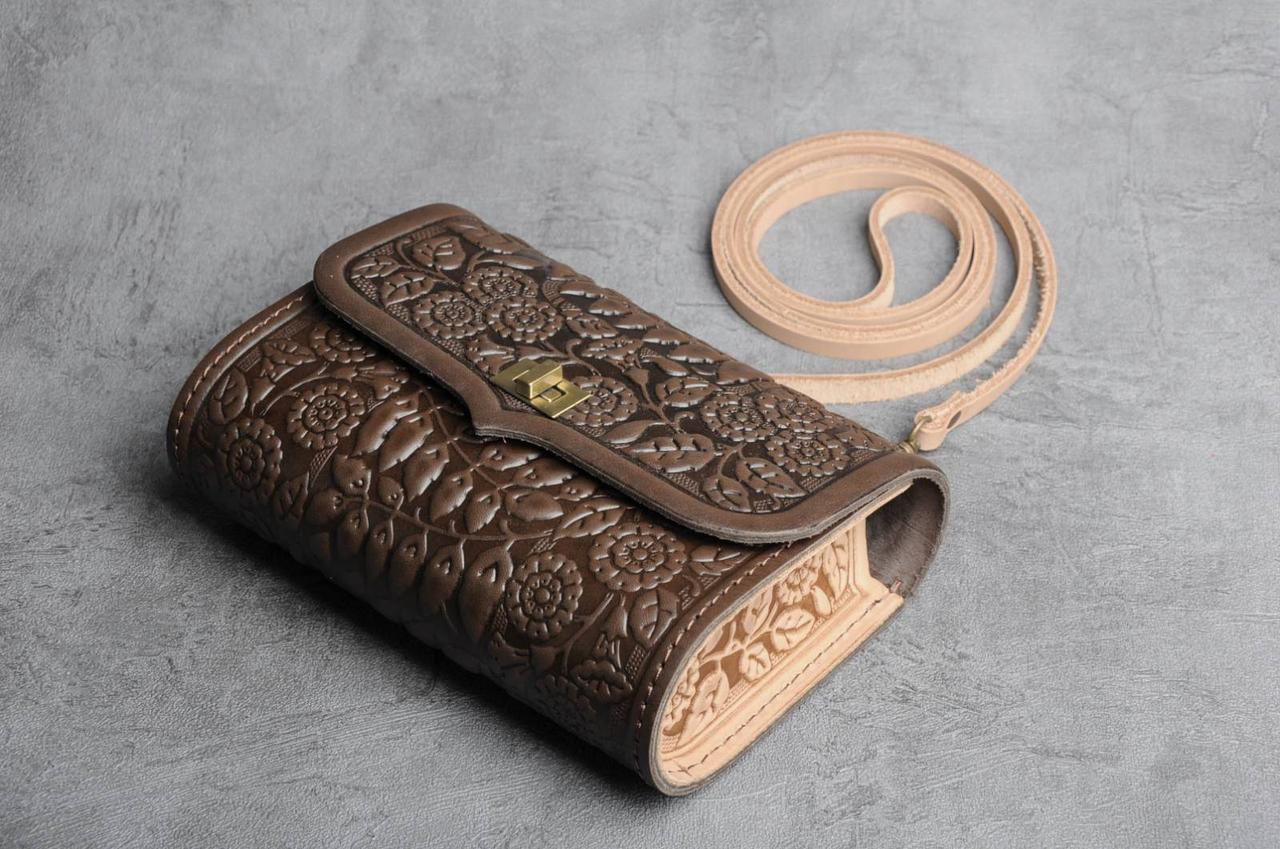 Женская кожаная сумочка-клатч тиснение Boxwell ld-61 brown/beige на плечо, на пояс, коричниво-бежевая
Женская кожаная сумочка-клатч тиснение Boxwell ld-61 brown/beige на плечо, на пояс, коричниво-бежевая