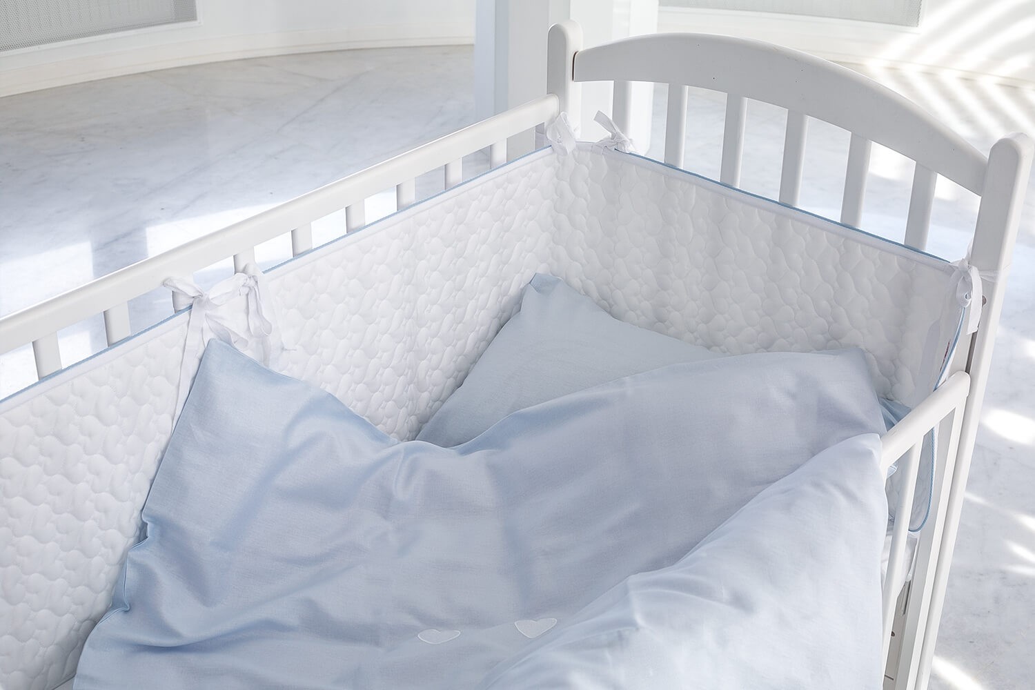 Комплект постельного белья Kiddy Fusion Сатин Вышитые сердечки 100х140 см Голубой (97/1)
Комплект постельного белья Kiddy Fusion Сатин Вышитые сердечки 100х140 см Голубой (97/1)