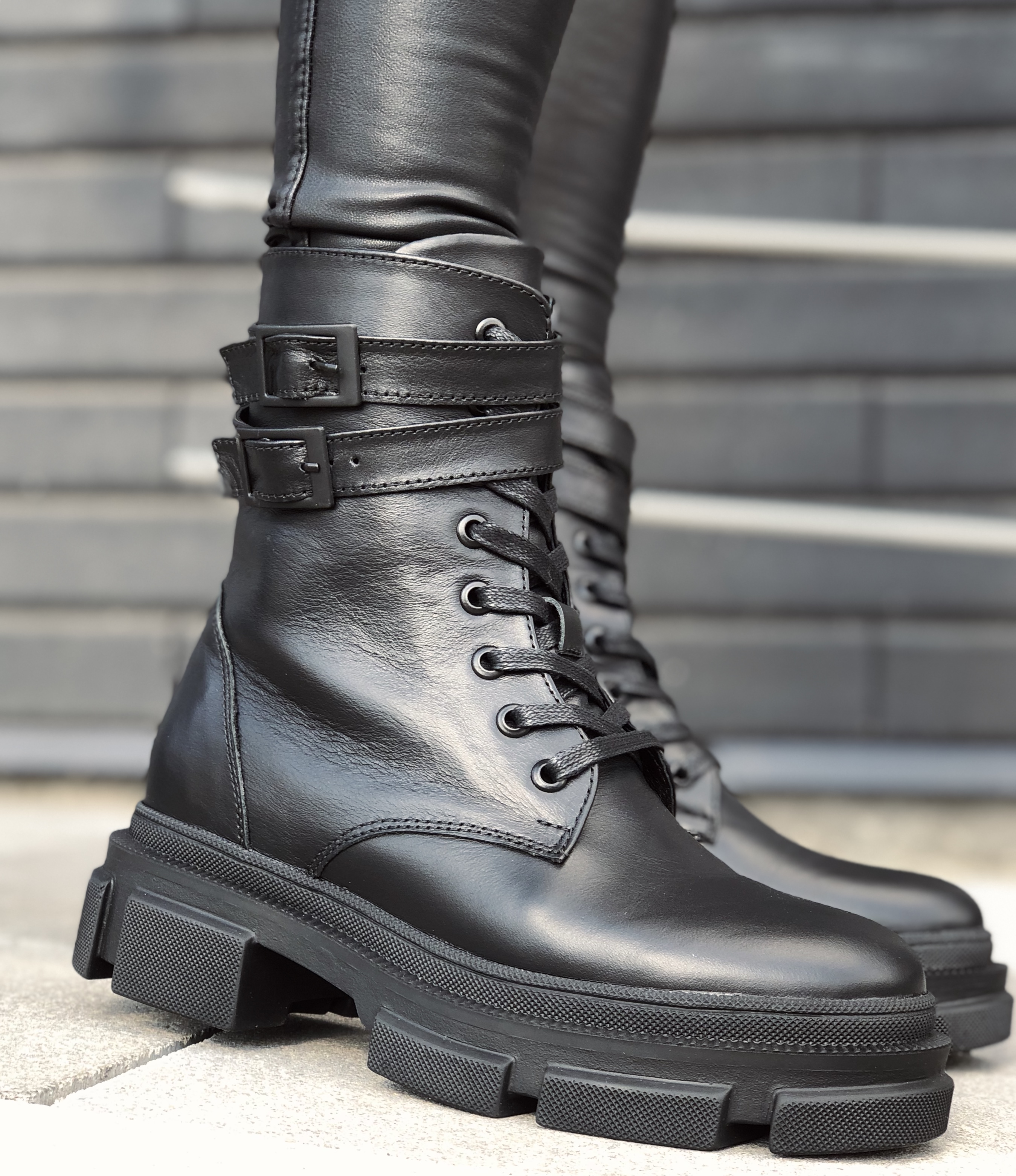 Женские ботинки высокие HBM Martens с ремешком, черный, натуральная кожа,39 размер
Женские ботинки высокие HBM Martens с ремешком, черный, натуральная кожа,39 размер