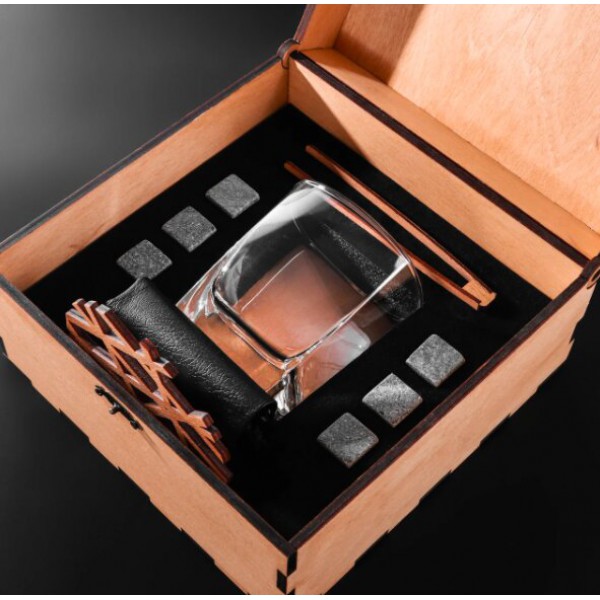 Камни для виски Подарочный набор мужчине Whiskey stones (6 камней из стеатита+светлая деревянная коробка+мешочек+бокал Sterling+щипцы+подставка)
Камни для виски Подарочный набор мужчине Whiskey stones (6 камней из стеатита+светлая деревянная коробка+мешочек+бокал Sterling+щипцы+подставка)
