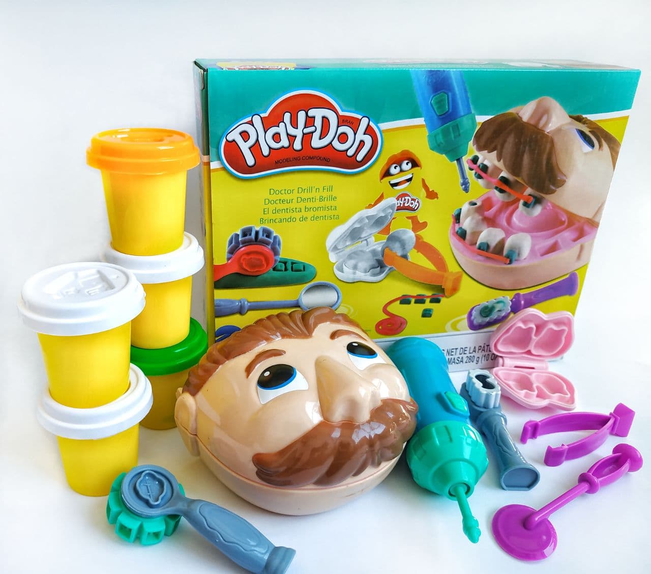 Игровой набор пластилин Play-Doh "Мистер зубастик" / Стоматолог / Дантист Play-Doh 6611A
Игровой набор пластилин Play-Doh "Мистер зубастик" / Стоматолог / Дантист Play-Doh 6611A