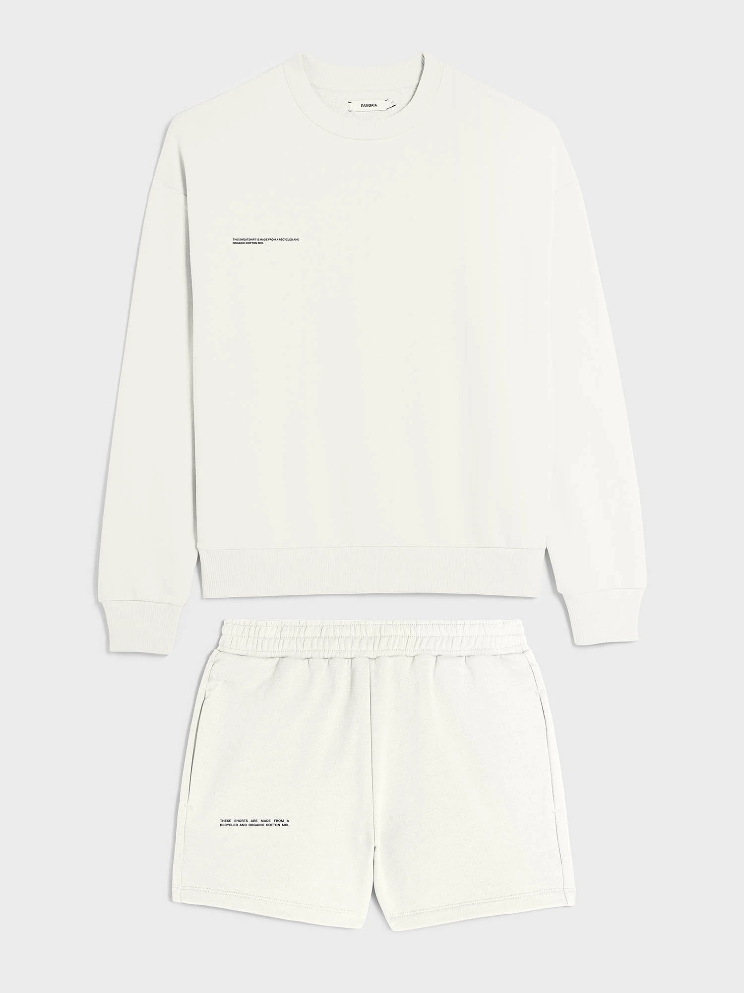 Облегченный женский oversized костюм (свитшот и шорты) из органического хлопка The Pangaia Lightweight Organic Cotton Suit White белый XL
Облегченный женский oversized костюм (свитшот и шорты) из органического хлопка The Pangaia Lightweight Organic Cotton Suit White белый XL