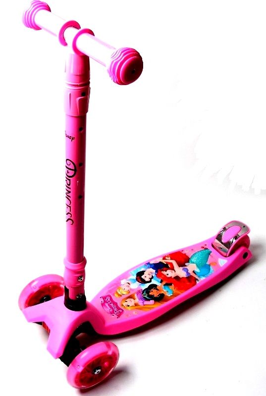 Самокат Maxi Scooter Disney. Русалочка Ариэль с наклоном руля и складной ручкой
Самокат Maxi Scooter Disney. Русалочка Ариэль с наклоном руля и складной ручкой