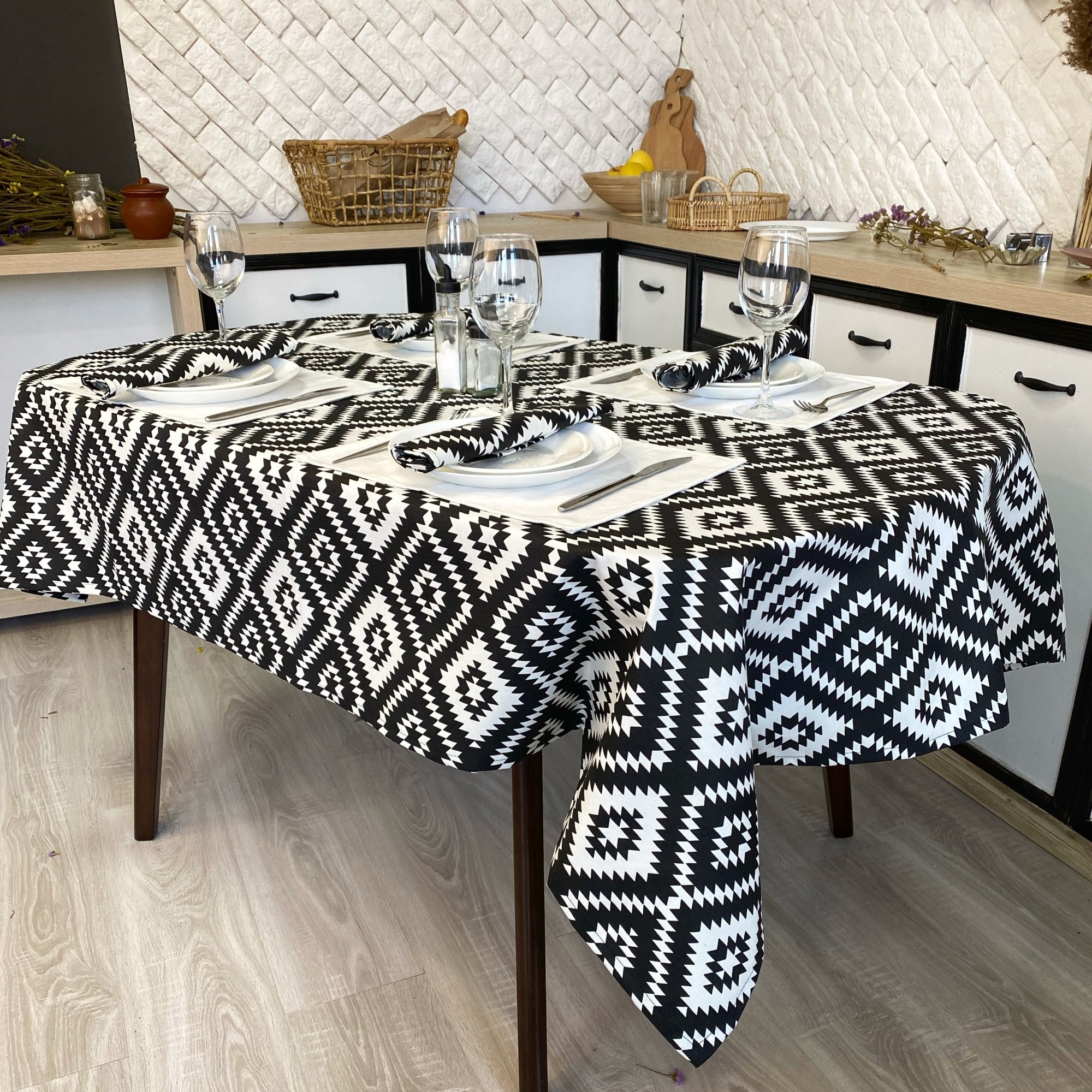 Скатерть Водоотталкивающая "Скандинавский принт" 180х180 см
Скатерть Водоотталкивающая "Скандинавский принт" 180х180 см