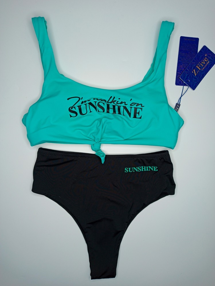 Купальник топ Sunshine плавки с высоким вырезом бедра Z.Five 85726 черный с бирюзовым 48
Купальник топ Sunshine плавки с высоким вырезом бедра Z.Five 85726 черный с бирюзовым 48