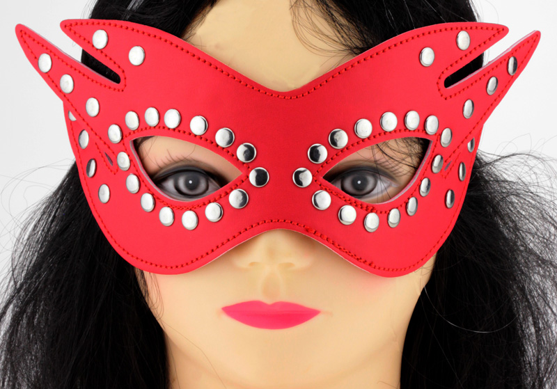 Маска с заклепками ET красная (PM06)
Маска с заклепками ET красная (PM06)