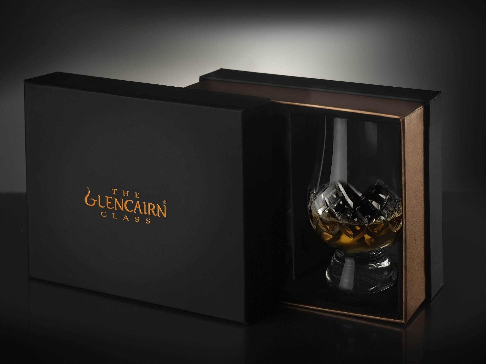 Набор бокалов для виски Glencairn Glass Cut Crystal 2 бокала 200 мл в подарочной коробке
Набор бокалов для виски Glencairn Glass Cut Crystal 2 бокала 200 мл в подарочной коробке