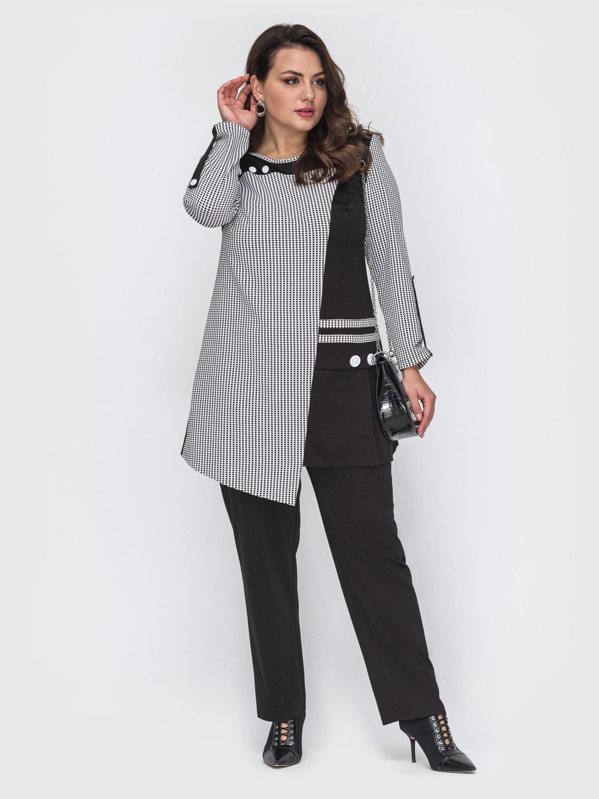 Костюм Molegi 1701407152 52 черный
Костюм Molegi 1701407152 52 черный