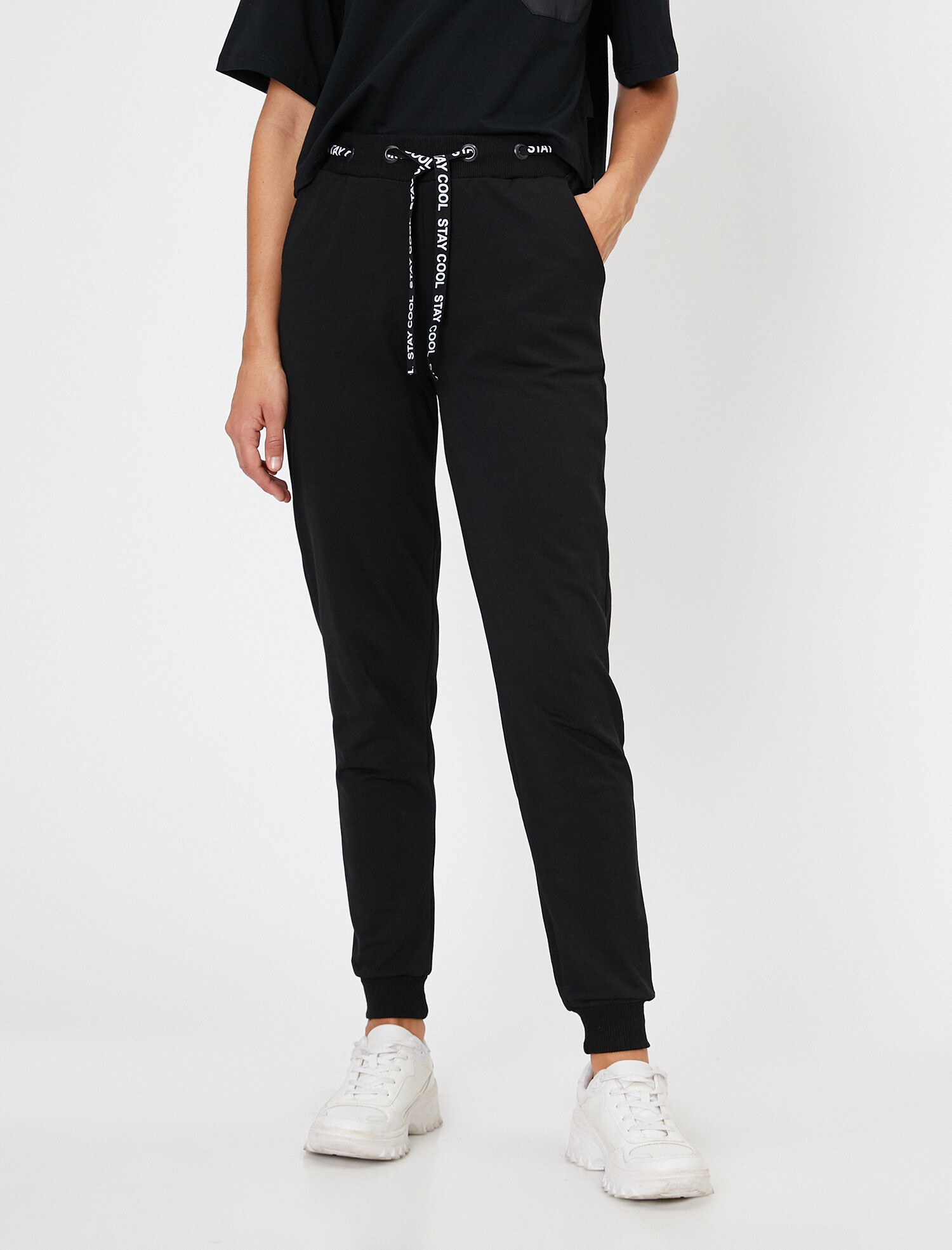 Спортивные штаны Koton 0KAL48016OK-999 S Black
Спортивные штаны Koton 0KAL48016OK-999 S Black