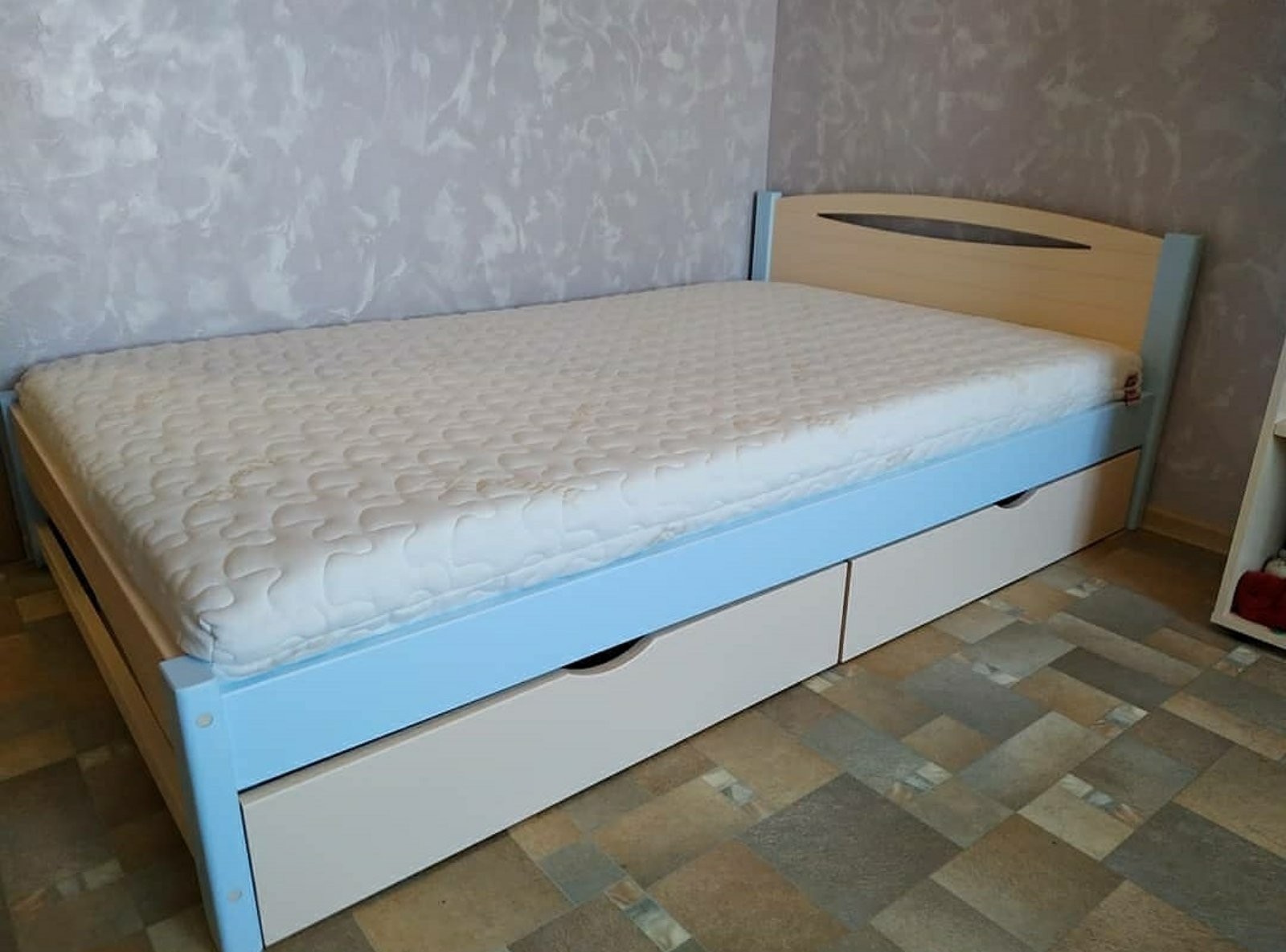 Кровать односпальная RainbowDream Анимона 80х200 см ванильно-голубой массив ольхи, с ящиками
Кровать односпальная RainbowDream Анимона 80х200 см ванильно-голубой массив ольхи, с ящиками