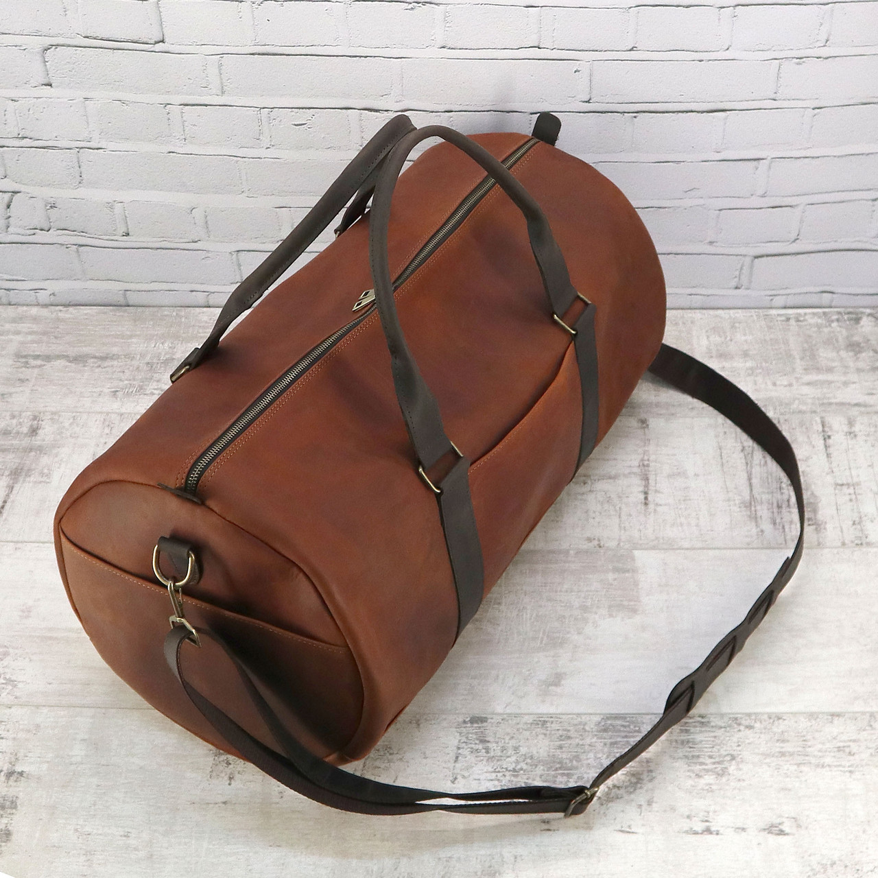 Дорожная сумка Mihey tube коньячная из натуральной кожи crazy horse 1460403 
Дорожная сумка Mihey tube коньячная из натуральной кожи crazy horse 1460403