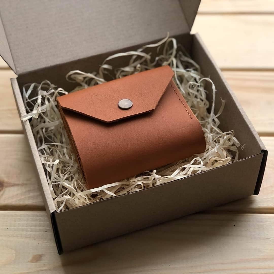 Маленький кошелек Fresh на кнопке кожаный Hand Made светло-коричневый 9*8
Маленький кошелек Fresh на кнопке кожаный Hand Made светло-коричневый 9*8