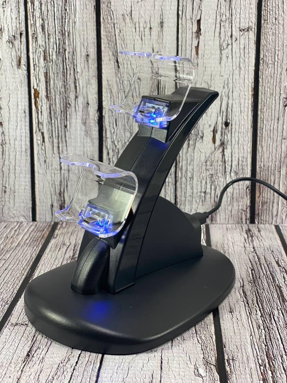 Зарядная подставка вертикальная док - станция для PS4 World Game Charging Stand для двух джойстиков
Зарядная подставка вертикальная док - станция для PS4 World Game Charging Stand для двух джойстиков