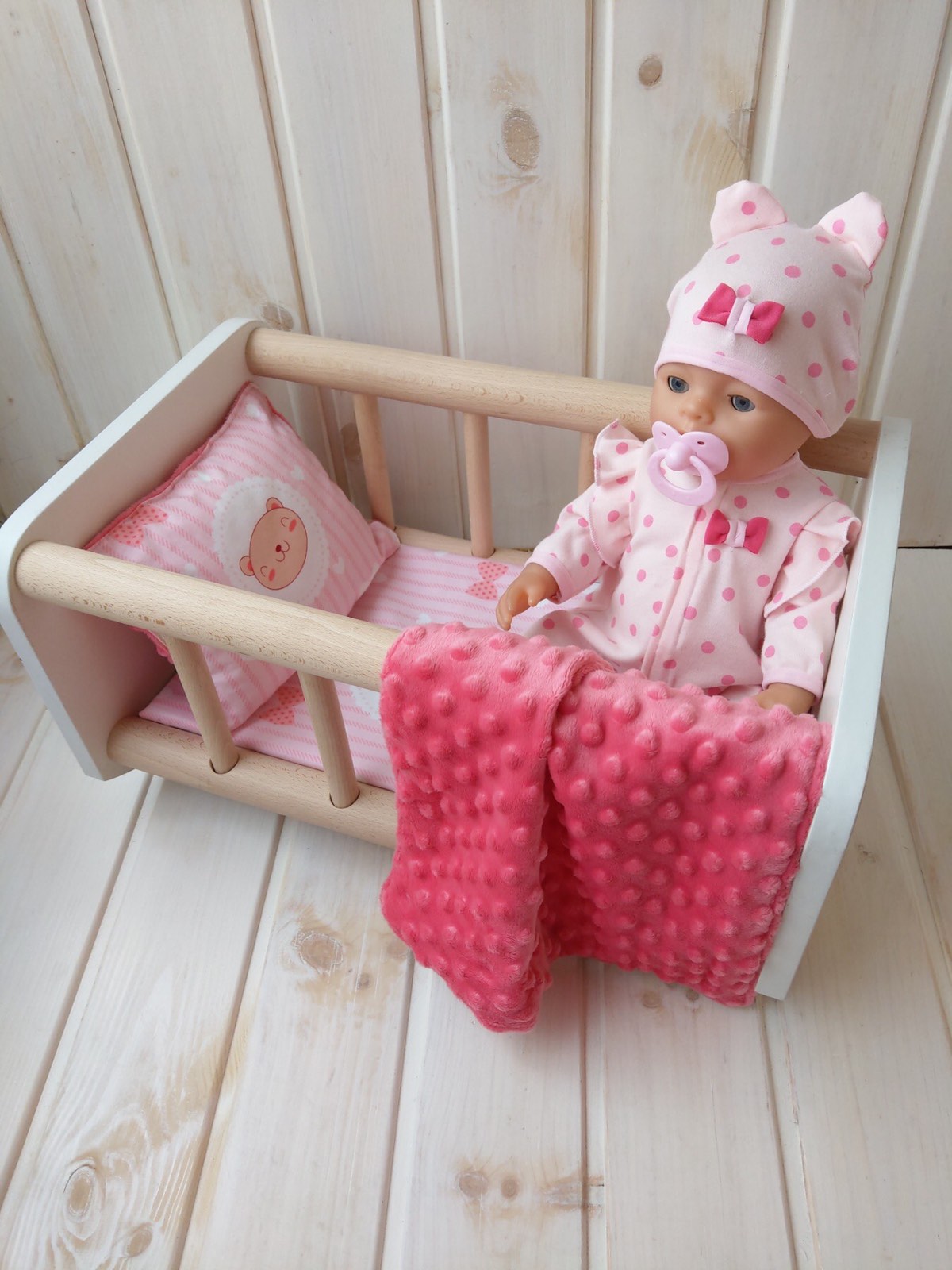 Кроватка-качалка для куклы Бэби Берн с постелью и комплектом одежды Toys Ручная работа (225255)
Кроватка-качалка для куклы Бэби Берн с постелью и комплектом одежды Toys Ручная работа (225255)