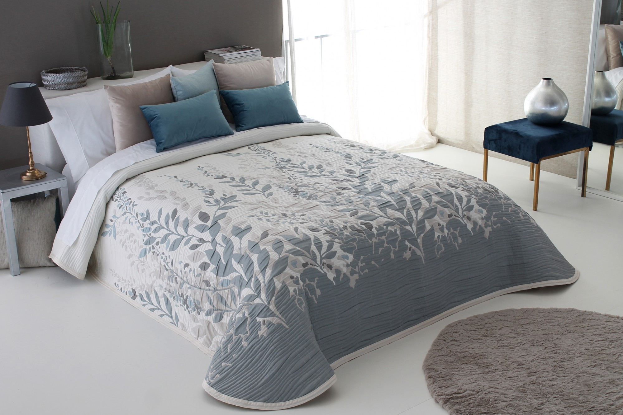 Покрывало жаккардовое двухстороннее Reig Marti LISBOA c03 280x270 молочное с голубым 
Покрывало жаккардовое двухстороннее Reig Marti LISBOA c03 280x270 молочное с голубым