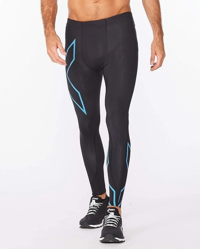 Мужские компрессионные тайтсы 2XU, MCS Run Comp Tight w Back Stor, L, черный/синий отражающий логотип
Мужские компрессионные тайтсы 2XU, MCS Run Comp Tight w Back Stor, L, черный/синий отражающий логотип