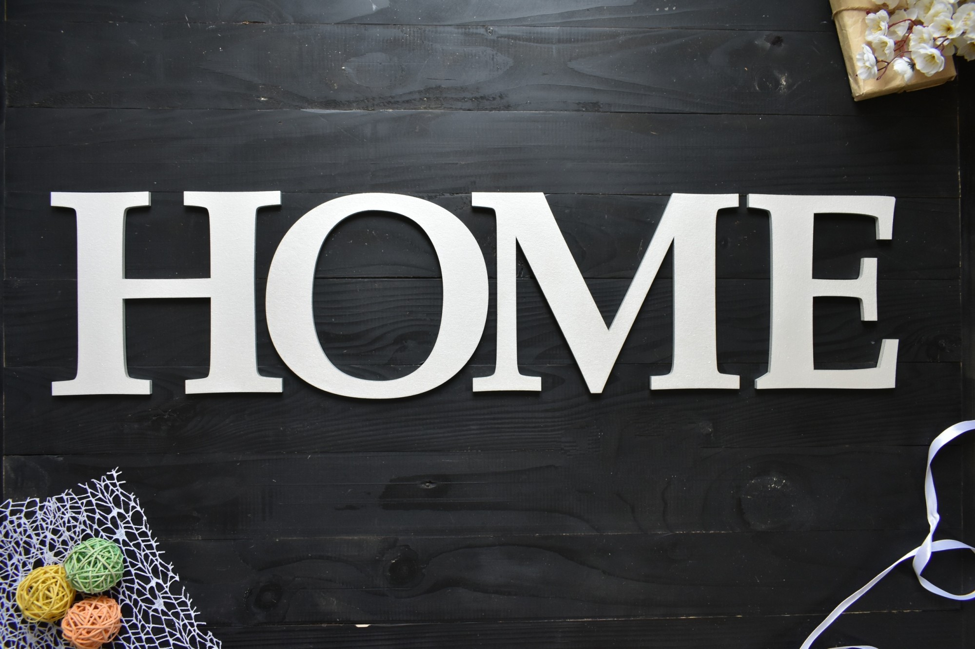 Декоративные объемные буквы из дерева HOME на стену высотой 15 см белые, под заказ (Слов0128)
Декоративные объемные буквы из дерева HOME на стену высотой 15 см белые, под заказ (Слов0128)
