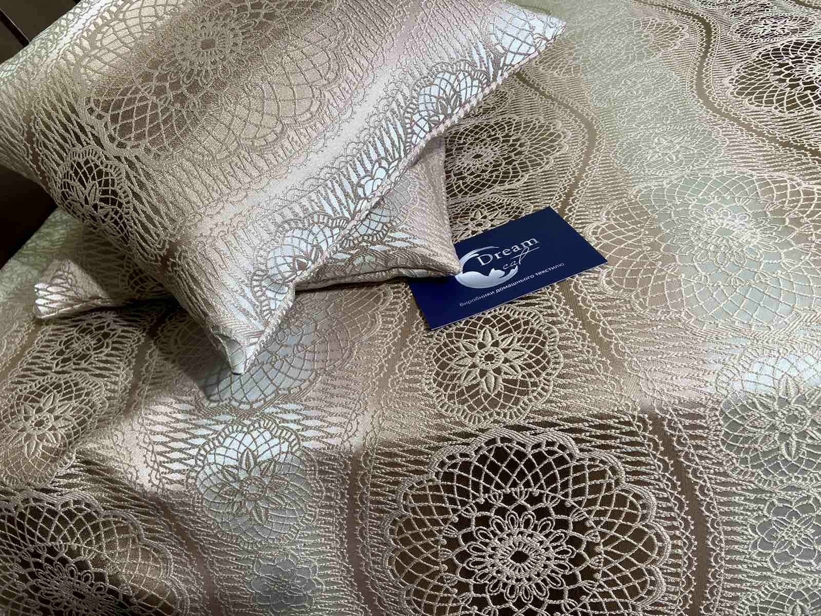 Покрывало Dreamcat c жаккардовым плетением Розкошь Стамбула 235см*225см. Пара наволочек (40смх40см)
Покрывало Dreamcat c жаккардовым плетением Розкошь Стамбула 235см*225см. Пара наволочек (40смх40см)
