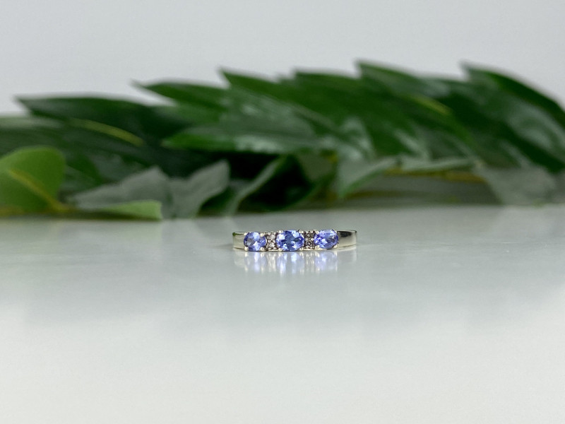 Золотое Кольцо с иолитом и бриллиантами Нежность Натуральный Sky Jewelry 002350
Золотое Кольцо с иолитом и бриллиантами Нежность Натуральный Sky Jewelry 002350