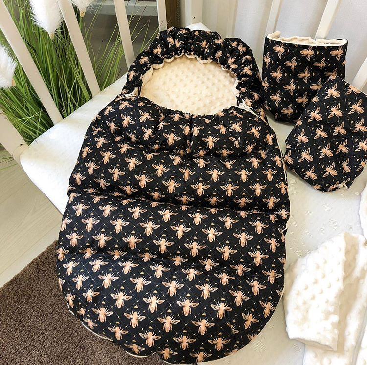Зимний пуховой конверт Гнездышко в коляску RoyalBaby premium Gold Bee (MNA31EC121274)
Зимний пуховой конверт Гнездышко в коляску RoyalBaby premium Gold Bee (MNA31EC121274)