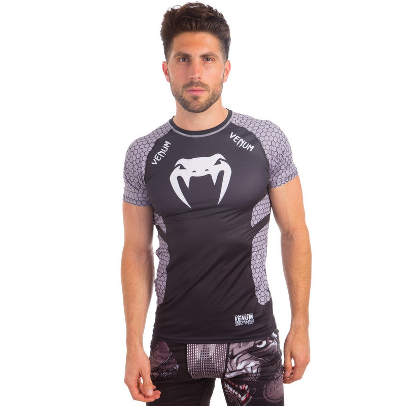 Рашгард мужской с коротким рукавом Venum Heroe 1762 размер (44-46) Black-Grey, Рашгард мужской с коротким рукавом Venum Heroe 1762 размер M (44-46) Black-Grey
Рашгард мужской с коротким рукавом Venum Heroe 1762 размер (44-46) Black-Grey, Рашгард мужской с коротким рукавом Venum Heroe 1762 размер M (44-46) Black-Grey