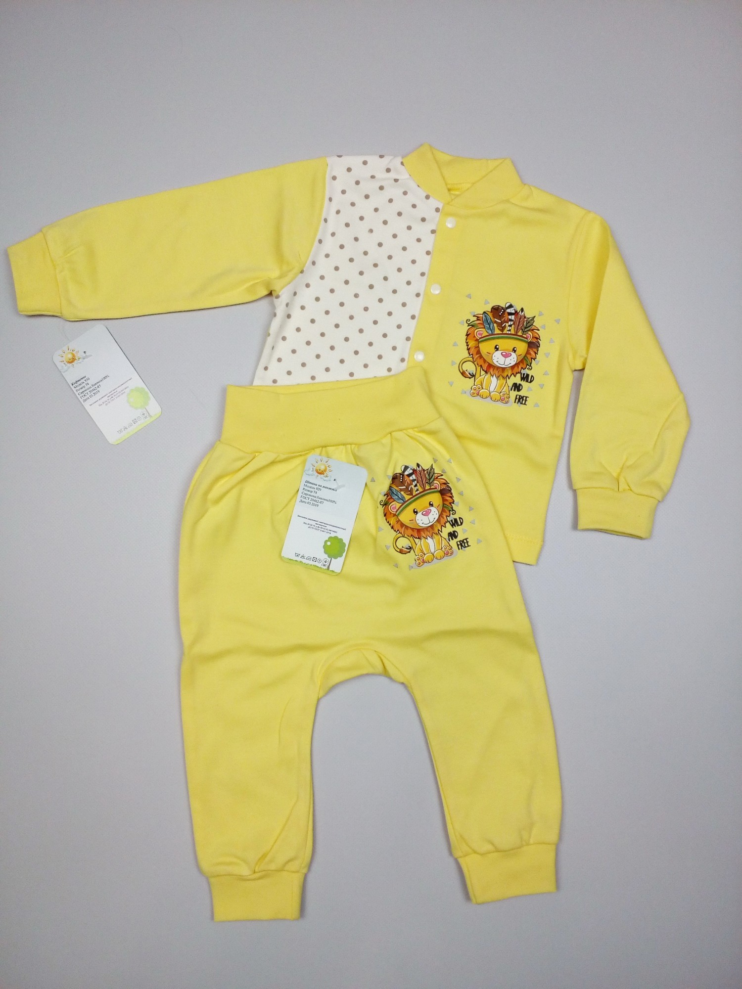 Комплект для мальчика (кофточка + штанишки) HappyTot Король Лев р.80 желтый арт. 929 + 930
Комплект для мальчика (кофточка + штанишки) HappyTot Король Лев р.80 желтый арт. 929 + 930