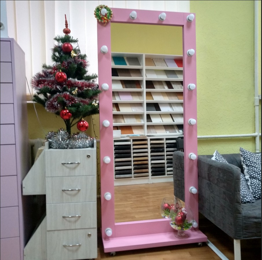 Напольное гримерное зеркало в полный рост "FashionSaw" с подсветкой (без ламп) 180*80 см розовое ЛДСП 0127
Напольное гримерное зеркало в полный рост "FashionSaw" с подсветкой (без ламп) 180*80 см розовое ЛДСП 0127