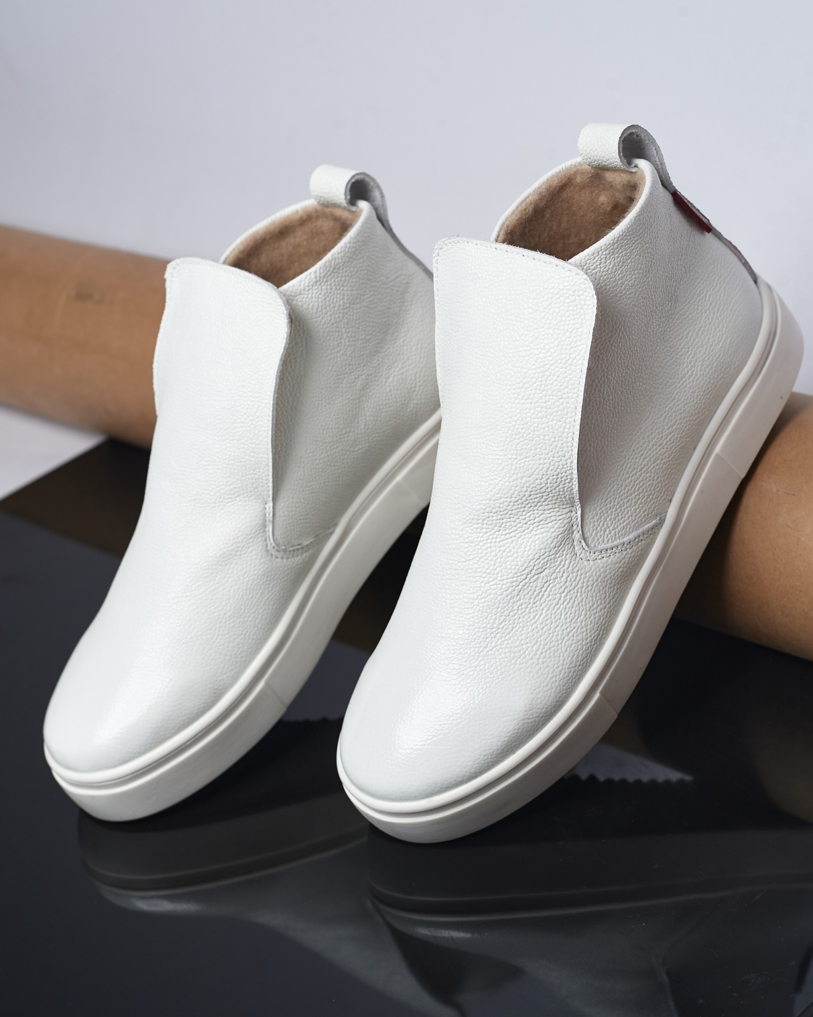 Кожаные ботинки PADUCHINI ANKLE SLIP с лаковым напылением 36 23,5см. Белые на белой подошве
Кожаные ботинки PADUCHINI ANKLE SLIP с лаковым напылением 36 23,5см. Белые на белой подошве