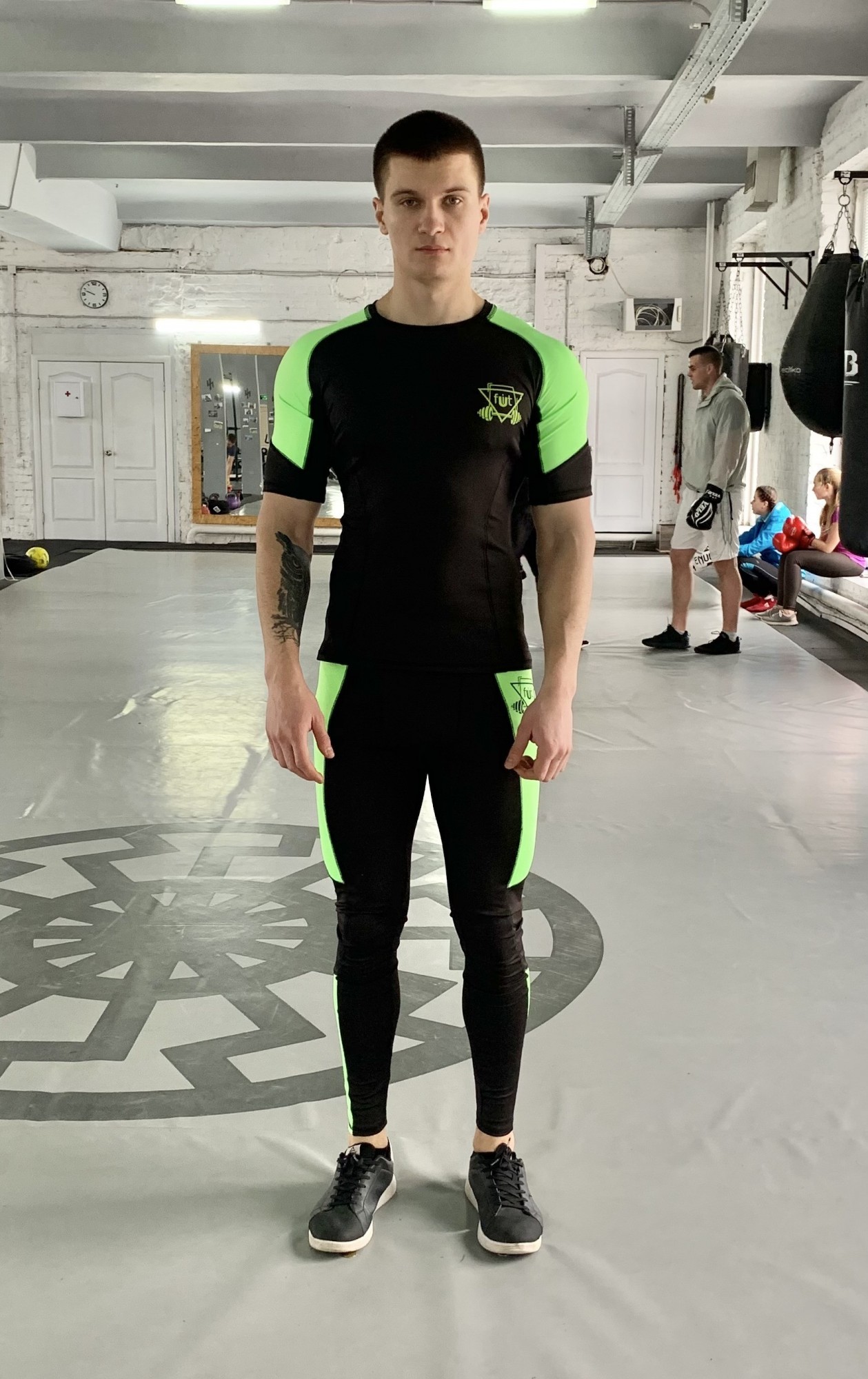 Рашгард компрессионный мужской fitU Force-sh green Черно-зеленый, Рашгард компрессионный мужской fitU Force-sh green S Черно-зеленый
Рашгард компрессионный мужской fitU Force-sh green Черно-зеленый, Рашгард компрессионный мужской fitU Force-sh green S Черно-зеленый