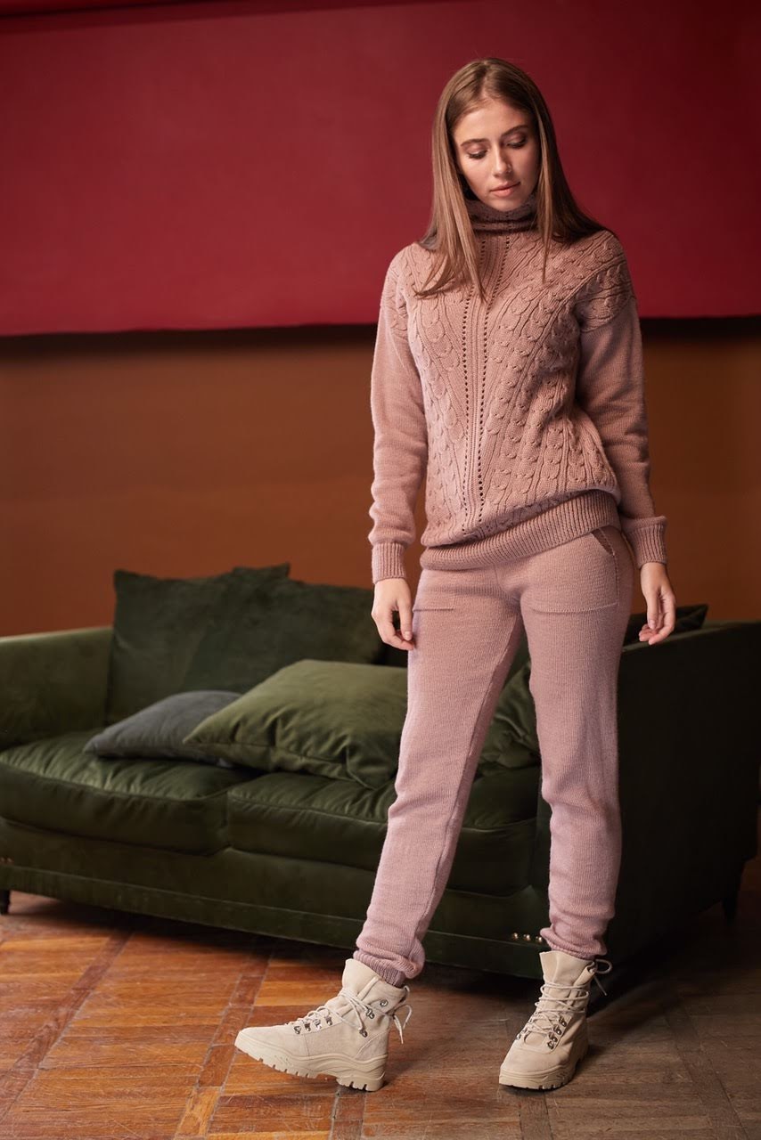 Fashions • Женский костюм Imogen Fashions - персик (995, Fashions • Женский костюм Imogen Fashions 44-48 персик (995)
Fashions • Женский костюм Imogen Fashions - персик (995, Fashions • Женский костюм Imogen Fashions 44-48 персик (995)