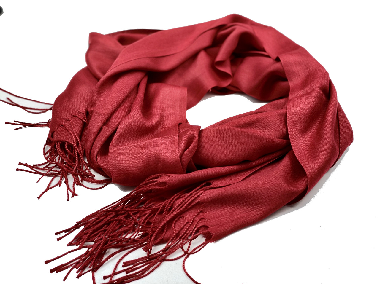 Бордовый шарф из вискозы женский демисезонный 
Бордовый шарф из вискозы женский демисезонный