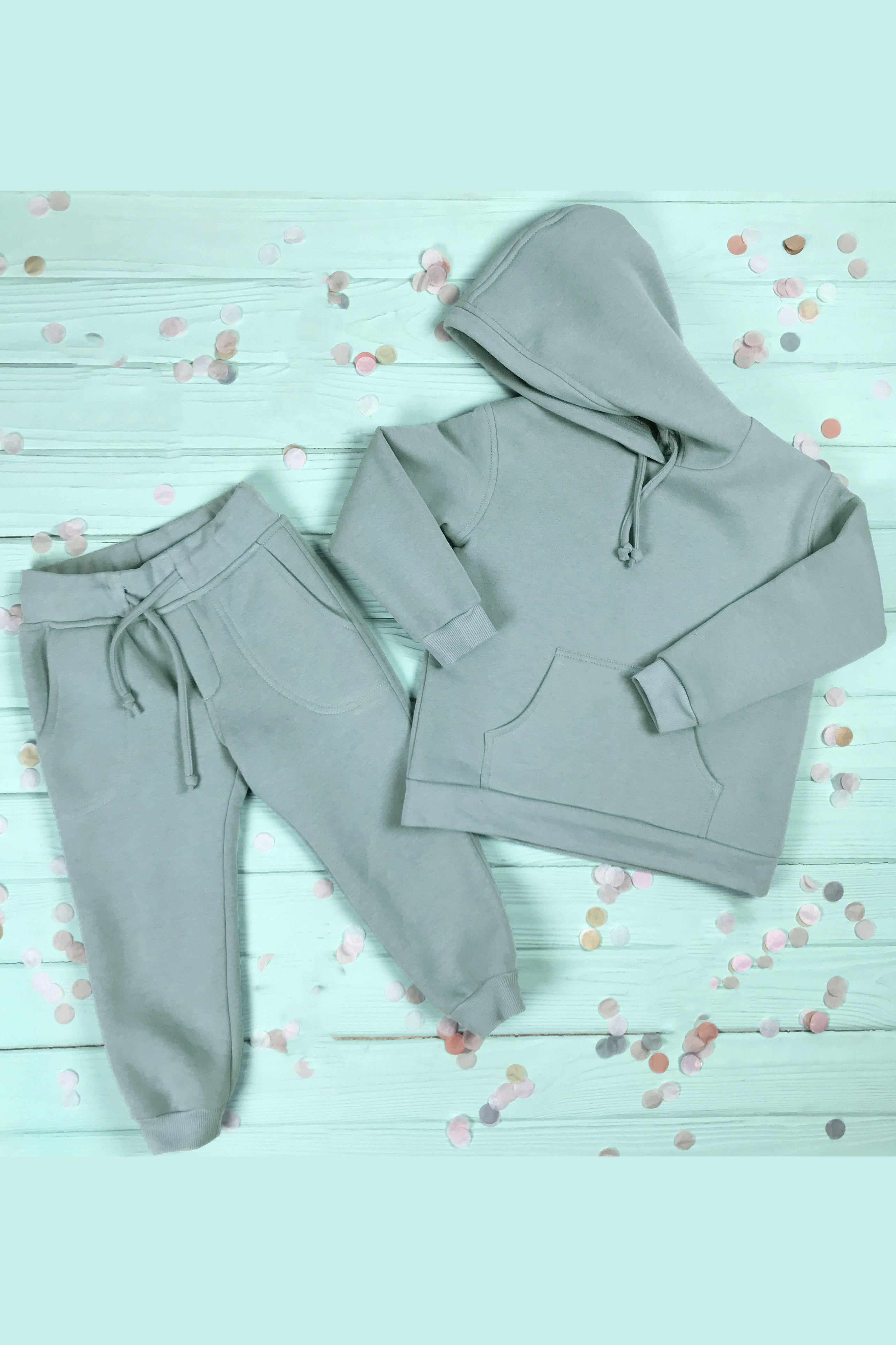 Костюм с худи детский Bclothes plain.mt.sp/h.k. 110 см Мятный (K..TRKS..M.Р..5..FW18)
Костюм с худи детский Bclothes plain.mt.sp/h.k. 110 см Мятный (K..TRKS..M.Р..5..FW18)