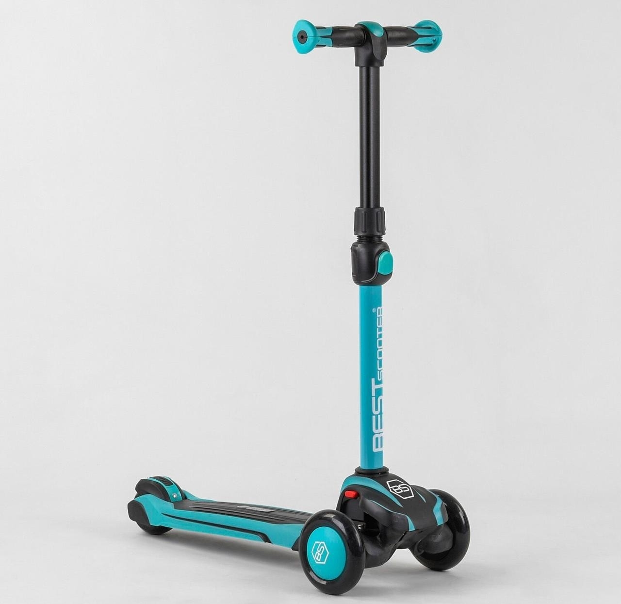Самокат трехколесный Best Scooter алюминиевый руль, 3 колеса PU со светом, d-12 см черный с голубым
Самокат трехколесный Best Scooter алюминиевый руль, 3 колеса PU со светом, d-12 см черный с голубым