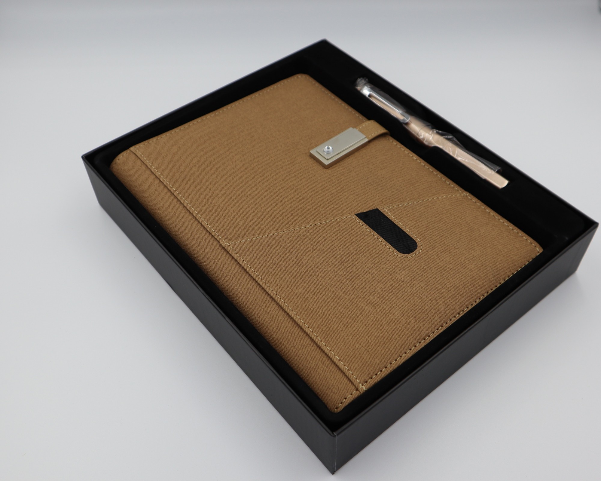 Блокнот, щоденник, бізнес-щоденник з флешкою 16 Гб и Powerbank, комплект USB-виходів Коричневий
Блокнот, щоденник, бізнес-щоденник з флешкою 16 Гб и Powerbank, комплект USB-виходів Коричневий