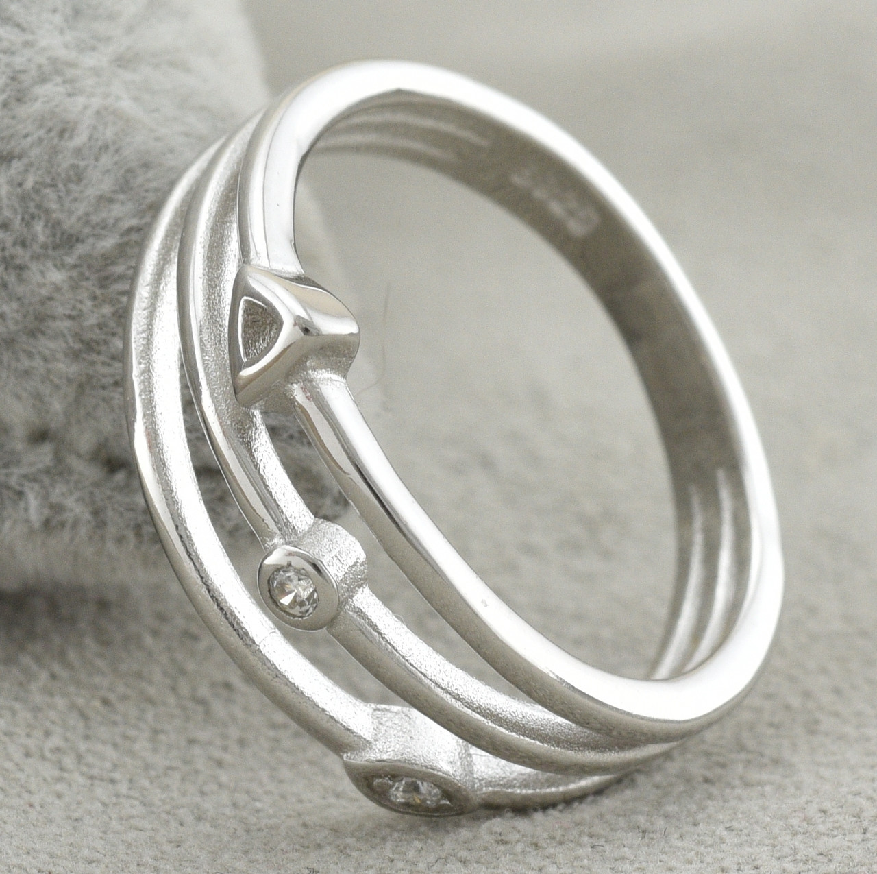 Серебряное кольцо ТС510357б вставка белые фианиты 16.5
Серебряное кольцо ТС510357б вставка белые фианиты 16.5