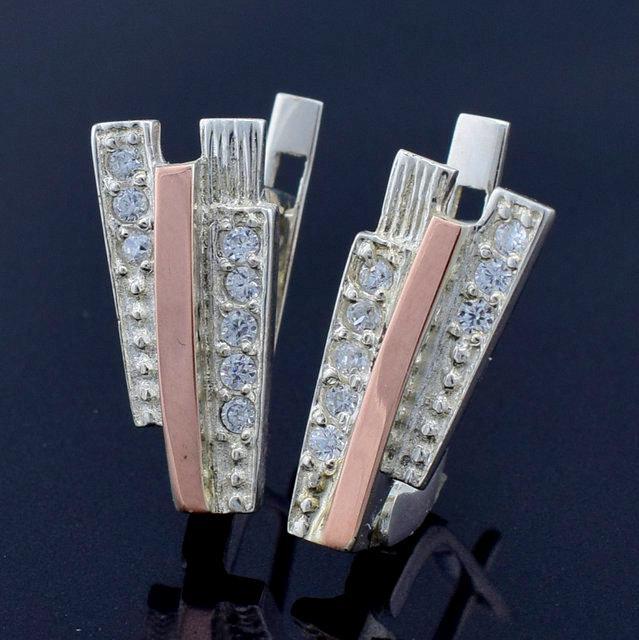 Серебряные серьги с золотыми пластинами Олимп размер 16х7 мм вставка белые фианиты вес 3.37 г
Серебряные серьги с золотыми пластинами Олимп размер 16х7 мм вставка белые фианиты вес 3.37 г