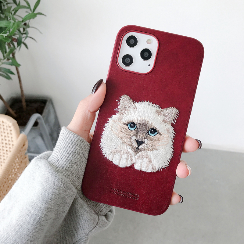 Кожаный чехол Santa Barbara с вышивкой "Кот" для iPhone 12 
Кожаный чехол Santa Barbara с вышивкой "Кот" для iPhone 12