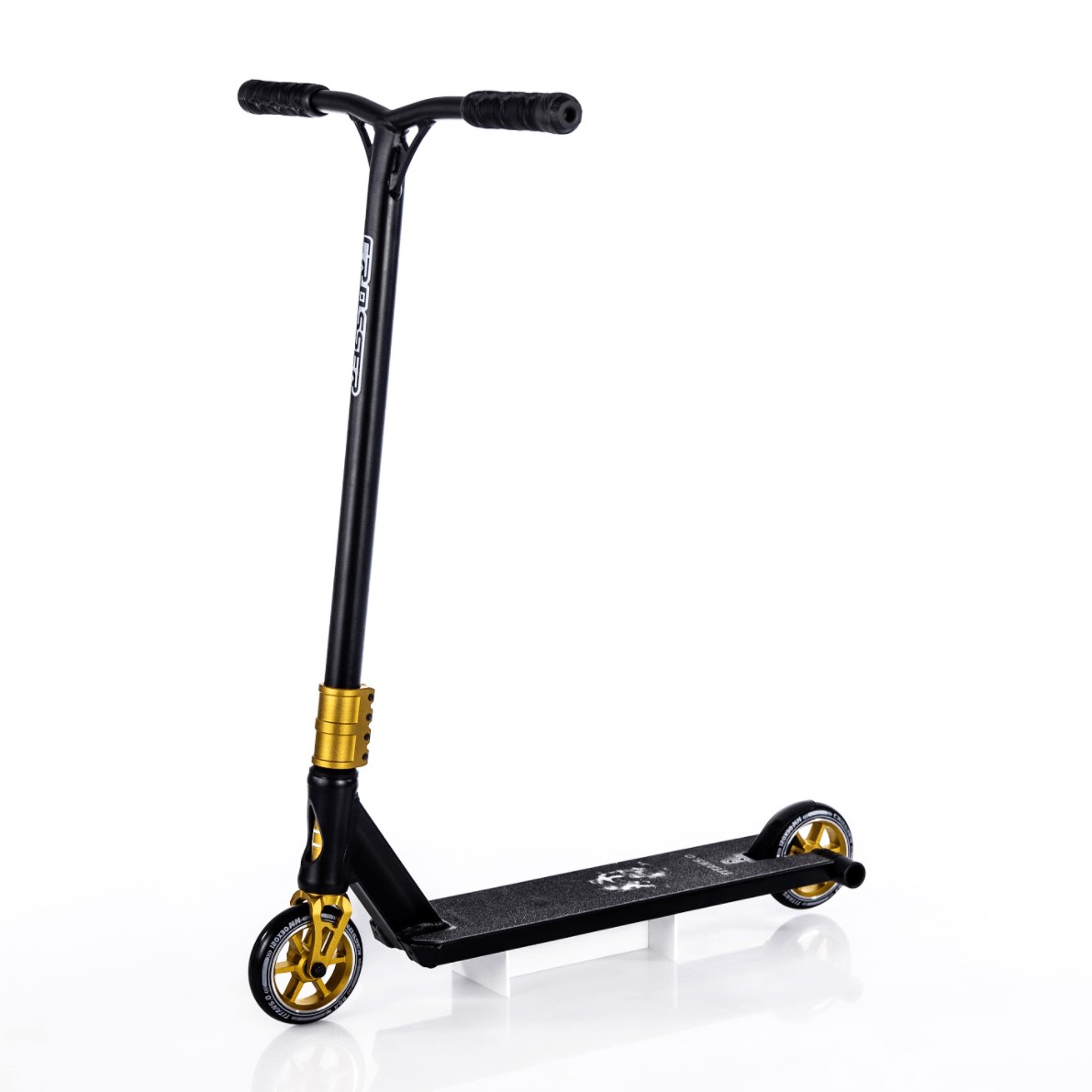 Трюковый самокат Crosser - Titan 5.0 115 mm с пегами золото
Трюковый самокат Crosser - Titan 5.0 115 mm с пегами золото