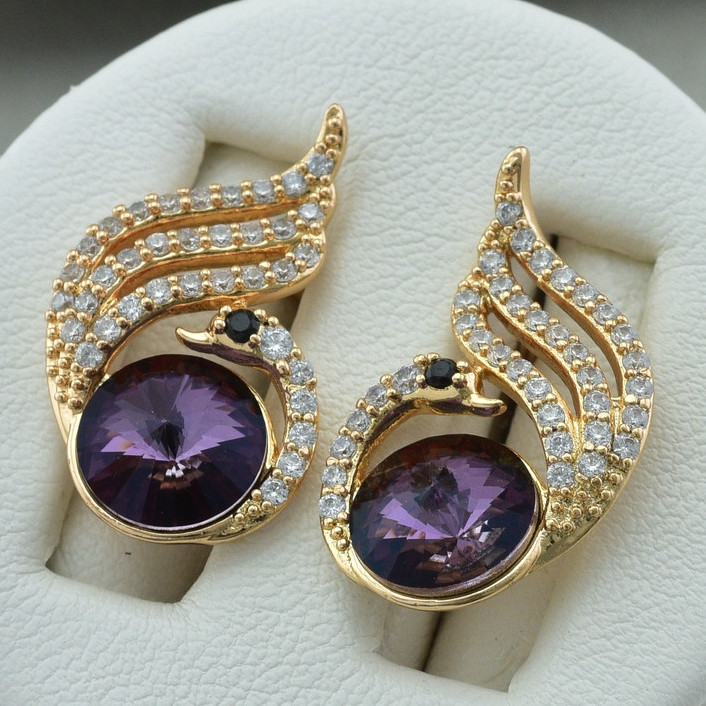 Серьги Xuping с кристаллами Swarovski 21409 размер 22х14 мм цвет аметистовый вес 4.3 г позолота 18К
Серьги Xuping с кристаллами Swarovski 21409 размер 22х14 мм цвет аметистовый вес 4.3 г позолота 18К