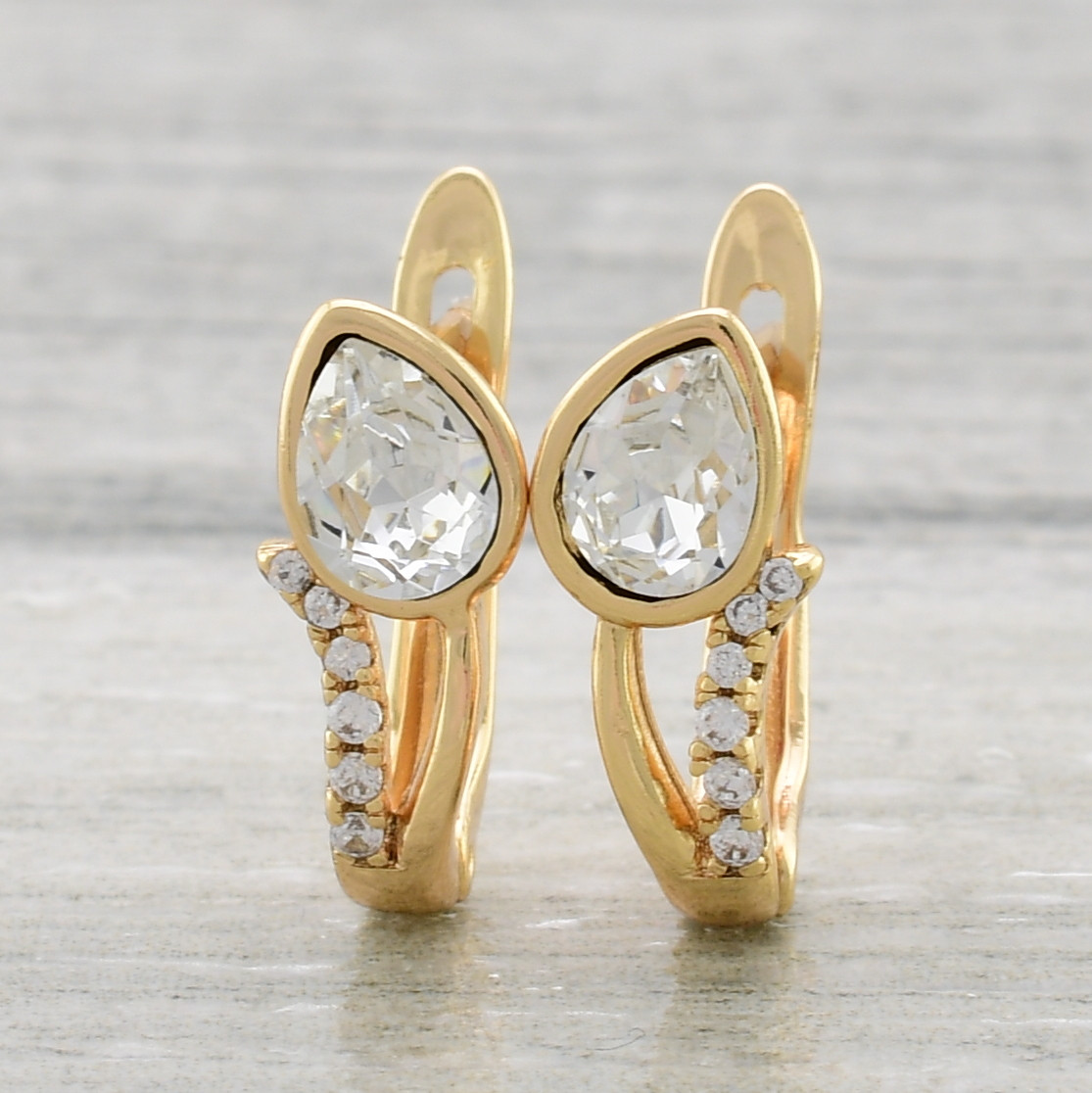 Серьги Xuping с кристаллами Swarovski 8305118К размер 15х6 мм цвет белый вес 2 г позолота 18К
Серьги Xuping с кристаллами Swarovski 8305118К размер 15х6 мм цвет белый вес 2 г позолота 18К