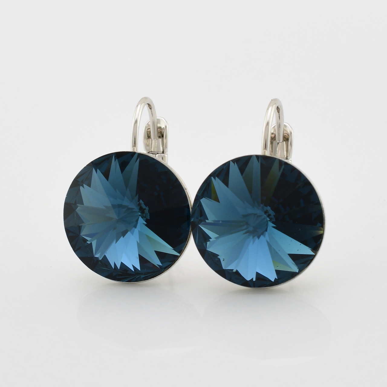 Серьги Xuping с кристаллами Swarovski 83024БЗ размер 20х14 мм цвет монтана позолота Белое Золото
Серьги Xuping с кристаллами Swarovski 83024БЗ размер 20х14 мм цвет монтана позолота Белое Золото