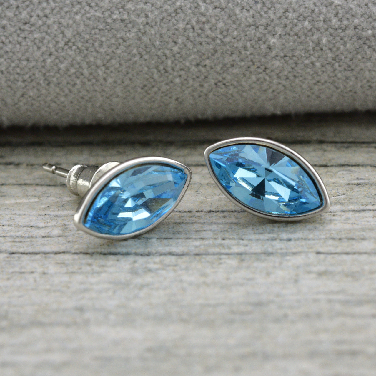 Сережки Xuping з кристалами Swarovski 83094 розмір 11х6 мм колір аквамариновий позолота Біле Золото
Сережки Xuping з кристалами Swarovski 83094 розмір 11х6 мм колір аквамариновий позолота Біле Золото