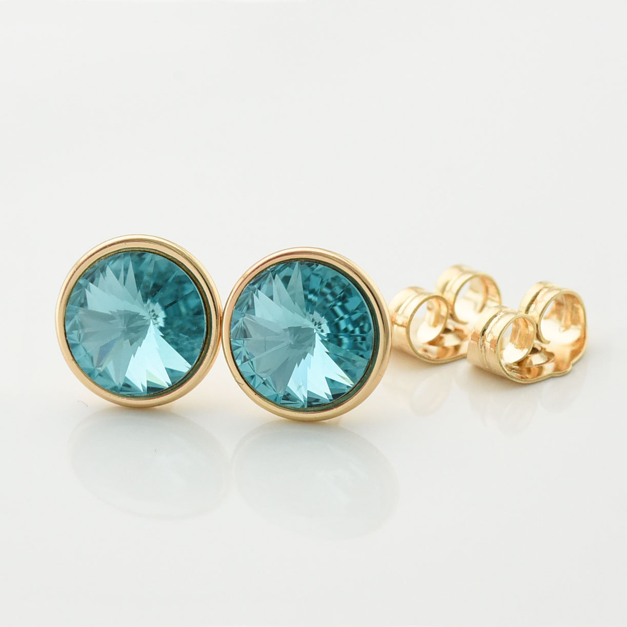 Серьги Xuping с кристаллами Swarovski 21399 размер 10х10 мм цвет светло-бирюзовый позолота 18К
Серьги Xuping с кристаллами Swarovski 21399 размер 10х10 мм цвет светло-бирюзовый позолота 18К