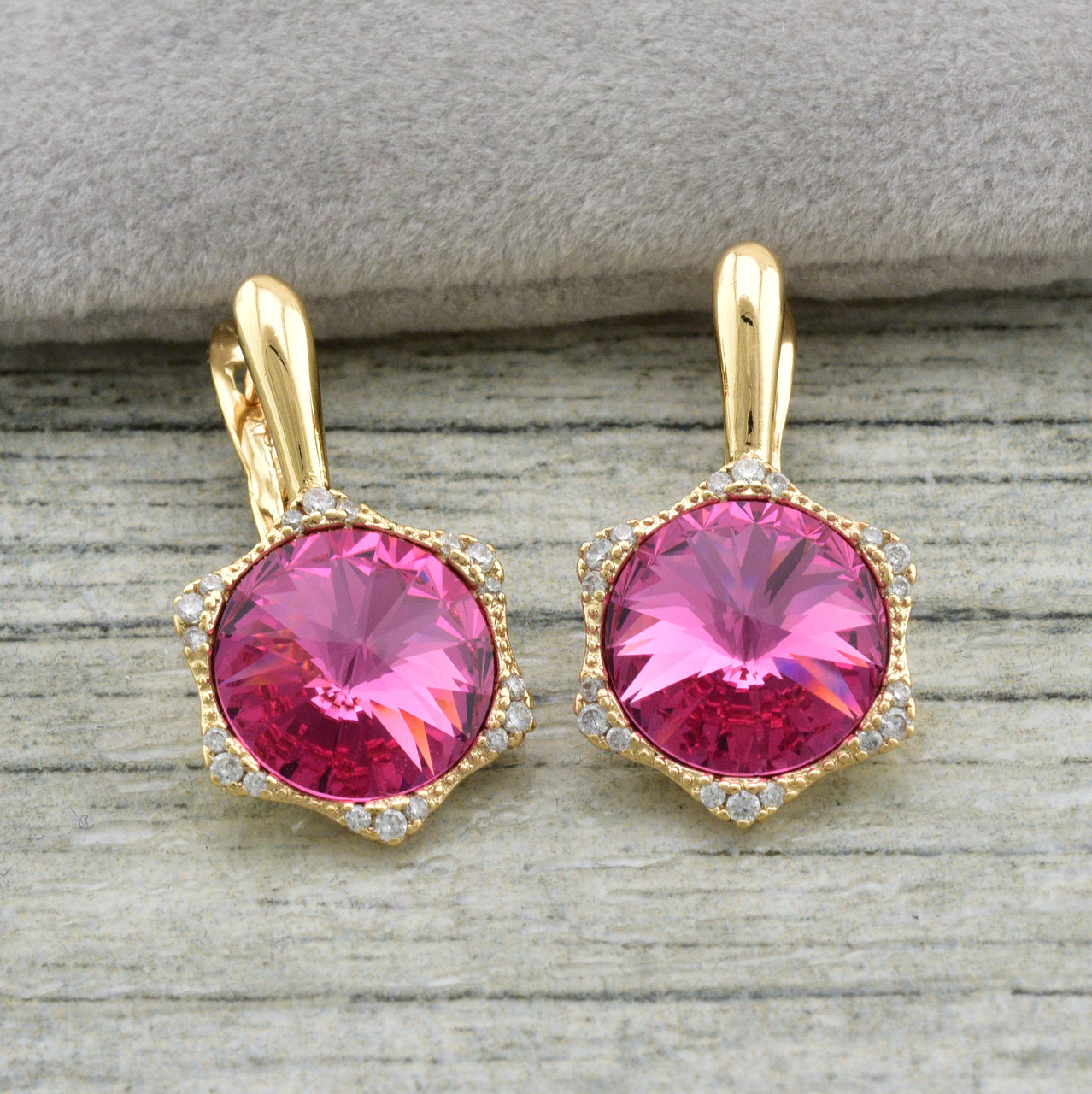 Серьги Xuping с кристаллами Swarovski 83091 размер 23х13 мм цвет розовый позолота 18К
Серьги Xuping с кристаллами Swarovski 83091 размер 23х13 мм цвет розовый позолота 18К
